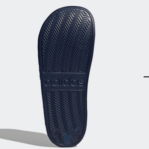 NWT Adidas Adilette Shower Sandals - Picture 3 of 4